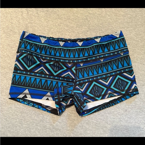 Fleo Shorts - Picture 2 of 2